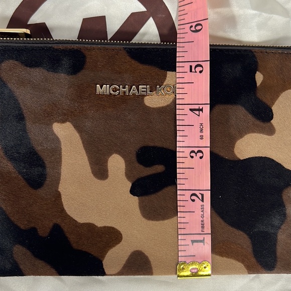 $513 NEW Size 11 SET - Michael Kors REAL Hair Calf Camo Bootie & Camo Clutch - Picture 16 of 17